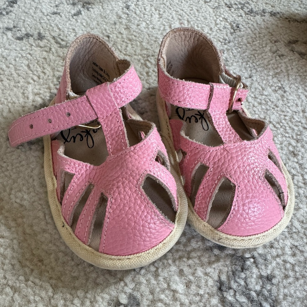 Monkey Feet sandals. Excellent used condition. 6-12mths. Color is pink